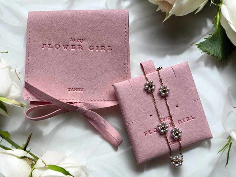 Personalized Velvet Pouch for Flower Girl with Pearl Necklace and Bracelet
